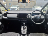 操作性に優れた運転席となります!小物入れや各ボタンの配置にこだわり、使いやすいです!座り心地もよく視認性も良好なのでロングドライブもお任せ下さい!