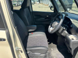 エンジンルームも綺麗に洗浄してから納車致します。普段あまり見ることが無い箇所だからこそ綺麗だと感動しますよね(*&acute;▽`*)
