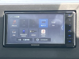 様々なメディアに対応し、車内でのエンターテイメントを充実させてくれます。長距離ドライブも楽しく過ごせます。