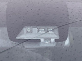 【プリクラッシュセーフティ】前方の車両等を検知し、衝突しそうな時は警報で注意を促し、ブレーキを踏む力をサポート。ブレーキを踏めなかった場合は衝突被害軽減ブレーキが作動、衝突回避をサポートします。