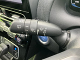 雨天時でもクリアな視界を確保。操作しやすいワイパーレバーで、安全な運転をサポートします。様々な運転状況に対応可能です。