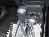 CX-30のシフトレバーです。電子制御の6速オートマチックとなっております☆