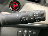 操作しやすいウインカーレバーで、安全な車線変更をサポートします。スムーズな操作で、周囲に意思表示できます。