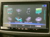 お気に入りの音楽を快適に楽しめるオーディオ画面。様々なソースに対応し、車内を心地よい空間に変えます。