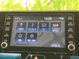 高精細ディスプレイが、運転中の情報提供やエンターテイメントを快適にします。ナビ操作もスムーズに行え、快適なドライブをサポートします。