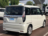 リアビューも、シンプルかつ力強いデザイン。安定感のあるフォルムは、運転時の安心感にもつながります。都会の街並みにも調和します。