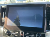 停車中に楽しめるTV機能。休憩時間などに、番組や映像を鑑賞できます。後部座席のエンターテイメントにも最適です。