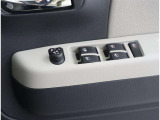 パワーウィンドウは運転席のみオートです!