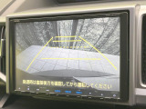 【バックカメラ】駐車時に後方がリアルタイム映像で確認できます。大型商業施設や立体駐車場での駐車時や、夜間のバック時に大活躍!運転スキルに関わらず、今や必須となった装備のひとつです!