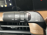 雨天時でもクリアな視界を確保。操作しやすいレバーで、雨の日の運転をサポートします。様々なモードで、状況に応じた拭き取りが可能です。