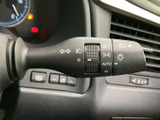 操作しやすい位置に配置されたウインカーレバーは、安全な車線変更をサポートします。スムーズな操作感で、運転をサポートします。