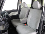 ゆったりとしたフロントシートを採用!運転席・助手席ともに見晴らしが良く、乗り降りもしやすい設計です!!
