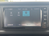 お好みの音楽をクリアな音質で楽しめます。ラジオやBluetooth接続で、様々な音源に対応。快適な車内空間を演出します。