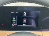 洗練されたデザインのメーターが、運転に集中できる快適な空間を演出します。必要な情報を分かりやすく表示し、安全運転をサポートします。目を引くデザインです。