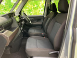 運転に必要な情報を一目で確認できる、見やすいメーター類。操作性にも優れており、安全運転をサポートします。