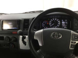 とっても見やすいメーターです。夜間時はラグジュアリーな気分にさせてくれる照明が魅力ですので、夜のドライブも楽しみになりますよ♪