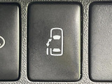 【パワースライドドア】スマートキーや運転席のスイッチでスライドドアの開閉が可能♪電動だから力を入れてドアを開ける必要が無く、小さいお子様でも、重い荷物を持っている時もラクに開け閉めできます♪