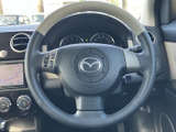 握りやすいステアリングは、運転操作をスムーズに行えます。快適なドライビングポジションを実現し、長距離運転も疲れにくいです。