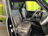 運転席まわりには十分なスペースがあり、大柄な方でもゆったり運転していただける環境です。