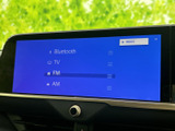 多彩な表示機能で、ドライブ中の情報やエンターテイメントをサポート。直感的な操作性で、快適なカーライフを演出します。