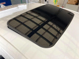 【ムーンルーフ】開放感たっぷりの希少装備、ムーンルーフが装着されています!車内に明かりを取り入れたり景色を楽しむ以外にも、車内の空気も簡単に換気できて快適です!