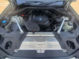 直列4気筒DOHCディーゼル。出力140kW〔190ps〕/4,000rpm(カタログ値)、トルク400Nm〔40.8kgm〕/1,750-2,500rpm(カタログ値)♪