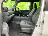 運転席からの視界は良好で、運転操作がしやすいです。快適なドライブをサポートします。