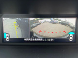 【フロント&サイドカメラ】ドライバーから見にくい死角部分を映像で確認できる前方と左側面にカメラを装着。見通しがきかない場所や住宅密集地などを運転することが多い人におすすめの安心装備です。