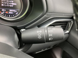 操作しやすい位置に配置されたウインカーレバー。スムーズな操作で、安全な車線変更をサポートします。オートリターン機能も搭載されています。