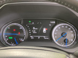 視認性の高いメーター類が、運転に必要な情報を分かりやすく伝えます。ドライバーの心を惹きつけるデザインです。