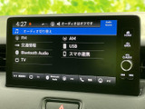 ラジオやUSBなど、様々なメディアに対応。お好みの音楽をクリアな音質で楽しめます。ドライブがより一層楽しくなりますね。