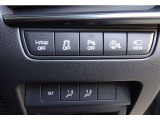 【2Wayドライビングポジションメモリー機能】お二人のシートパターンを記憶することができますので、運転時はボタン一つでシート調節できますね。