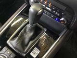 オートマのシフトレバーは操作しやすい位置にあります☆