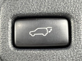 【パワーバックドア】スマートキーや運転席のボタンを押すだけでリアゲートが自動で開閉します!荷物を持っている時や、高い位置にあるバックドアを閉める際に便利な機能です♪