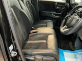 フィット感のあるシート。しっかりと支えてくれるので、長時間の運転を快適にサポートしてくれます。