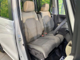 運転席まわりには十分なスペースがあり、大柄な方でもゆったり運転していただける環境です。