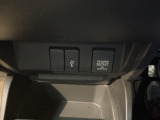 車内で便利な電源供給。【アクセサリーソケット】で、スマートに充電!