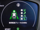 CMBS(追突軽減ブレーキ)・ミリ波レーダーと単眼カメラで前走車や歩行者」を検知。衝突する恐れがある場合音とディスプレーで警告をしさらに接近すると軽いブレーキ、強いブレーキと段階的に衝突回避を支援