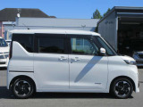 LDW(車線逸脱警報)運転者が意図せず走行車線から逸脱しそうなとき、警報によって注意を促します。