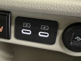 【充電用USB端子】充電ケーブルをそのまま挿せる☆スマートフォンなどの充電に便利です。