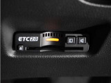 ◆ETC2.0装着◆進化したドライブ体験。料金収受システムだけだったETCが生まれ変わって、高速道路を賢く使うETC2.0に進化しました。多彩な情報サービスが便利で快適なドライブ体験を提供します。