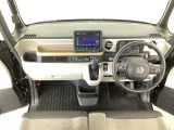 【前方視界】開放的な前方視界!運転がしやすく疲れにくいです♪窓が大きく、見通しがとっても良いおクルマですよ♪