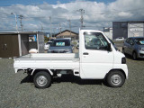 4WD、5速MT、エアコン、パワステ、ハイ、ロー切替付き!ご来店の際は、在庫確認の上お越しくださいますようお願いします。