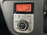 ★エアコンはオートタイプが装着済みです!オートモードにしておけば、車内温度を設定するだけで風の料や吹き出し口の切り替えを機械が行ってくれます!一年中快適な環境を作れますよ♪