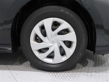 タイヤサイズは175/70R14です。