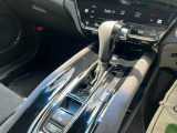 ★シフトレバー★ 定番のフロアシフト トランスミッションは、CVT(自動無段変速) 変速ショックのないスムーズな加速とエンジン回転数を効率よく変換する省燃費を両立させています。