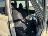 運転席は座り心地が良く長距離運転しても快適にお乗りいただけるシートになっております!