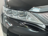 LEDヘッドライトは、点灯の瞬間から最大光量を発揮し、突然暗くなるトンネルなどでの安定感を高めます。