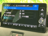 お気に入りの音楽やラジオを快適に楽しめます。高音質で心地よいサウンドが、ドライブの時間をより一層豊かに彩ります。