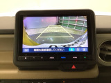 バックモニター付きで、車庫入れやバック時の後方確認をサポート。